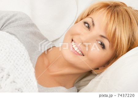 woman in bed 7437220