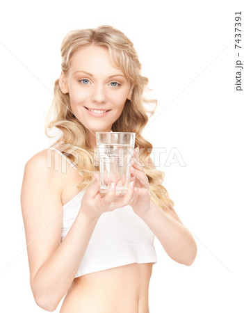 beautiful woman with glass of water 7437391