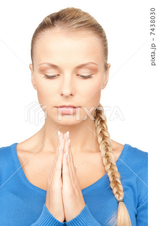 praying businesswoman 7438030