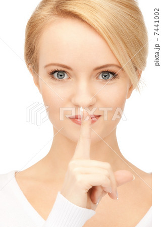 finger on lips 7441002