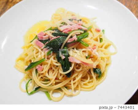 ほうれん草とベーコンのペペロンチーノ 7443401