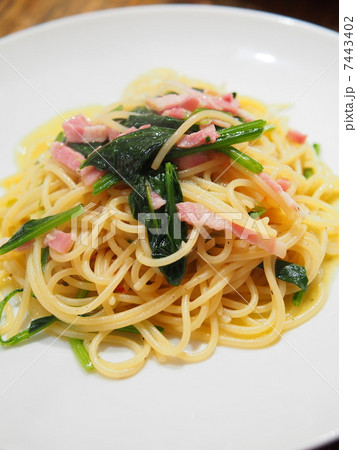 ほうれん草とベーコンのペペロンチーノ 7443402