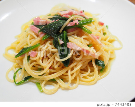 ほうれん草とベーコンのペペロンチーノ 7443403