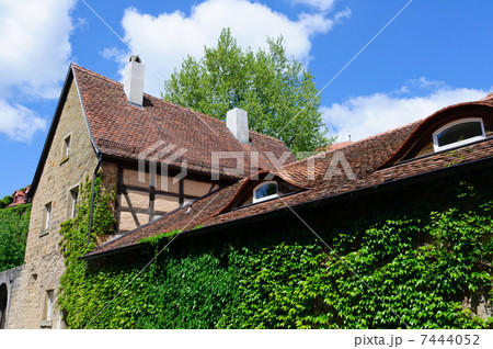 ドイツ　ローテンブルクの町並み 7444052