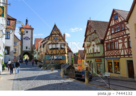 ドイツ　ローテンブルクの町並み　プレーンライン 7444132