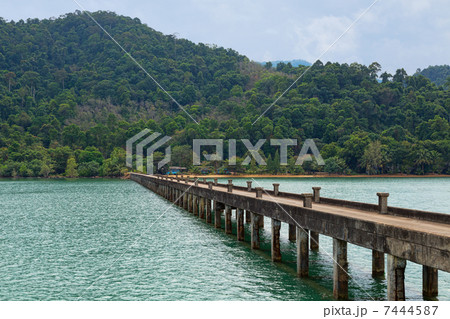 concrete pier 7444587