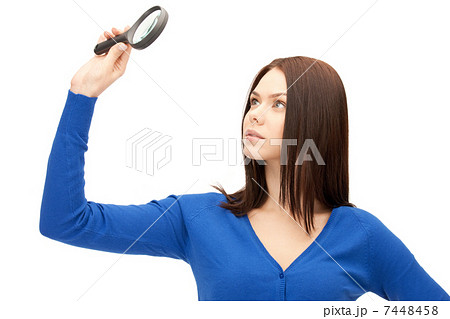 woman with magnifying glass 7448458