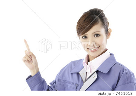 作業着を着ている女性 7451618