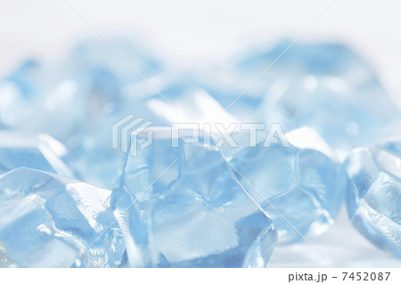 プラスティック製の氷 7452087