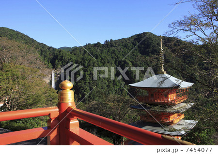 那智の滝と三重塔 7454077