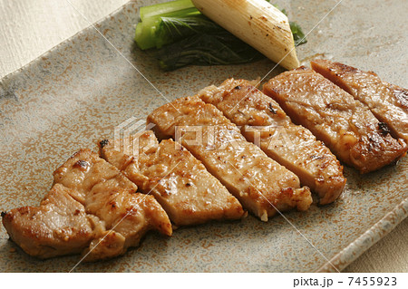豚肉の味噌漬け焼き 豚肉の味噌漬け焼き 7455923