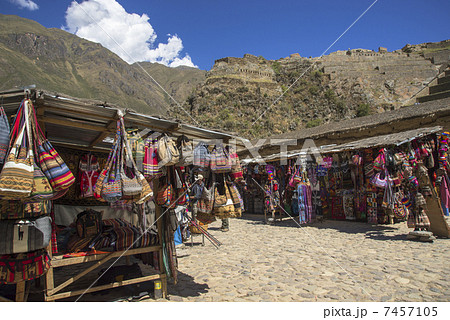 オリャンタイタンボ村の民芸品 7457105