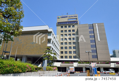 東陽にある江東区役所の本庁舎（東京都江東区） 7457450