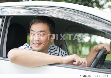 ドライブする男性 ドライブする男性 7459963