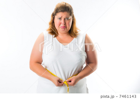 Woman measuring her waist with tape 7461143