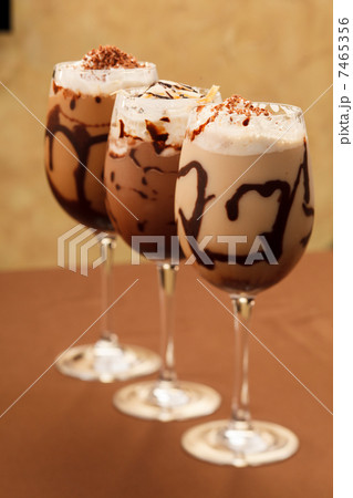 cold fresh ice coffee with chocolate close up 7465356
