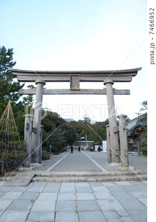 気多大社・鳥居【縦】 7466952