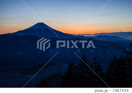 七面山、敬慎院からの富士山 7467434