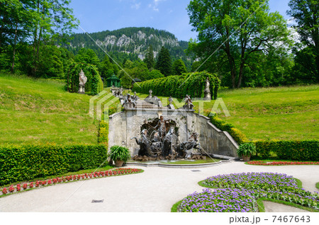 ドイツ リンダーホーフ城の庭園 ドイツ リンダーホーフ城の庭園 7467643