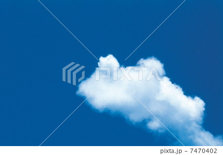 Cumulous clouds with deep blue sky 7470402
