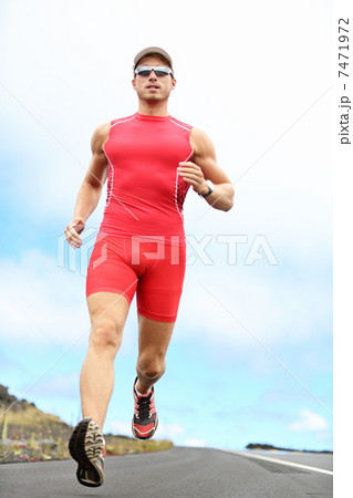 Triathlete running man 7471972