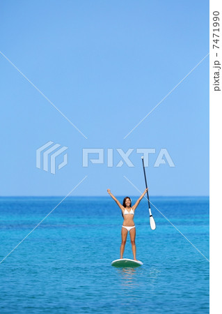 Aspirational beach lifestyle woman on paddleboard Aspirational beach lifestyle woman on paddleboard 7471990
