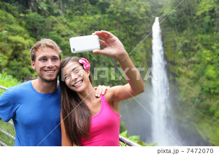 Couple tourists taking self portrait on Hawaii 7472070