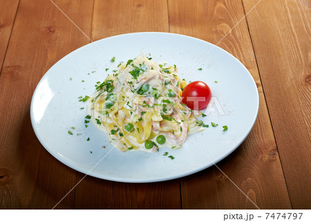 pasta Fettuccine Alfredo 7474797