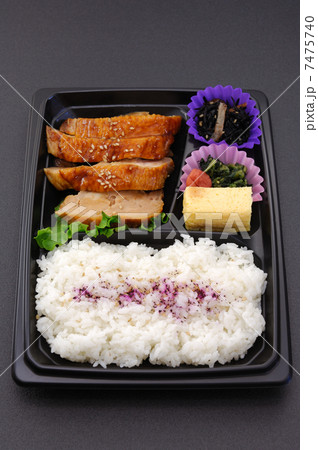 おいしい鶏きじ焼き弁当 7475740