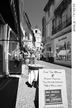 モノクロなマチナミ 7478339