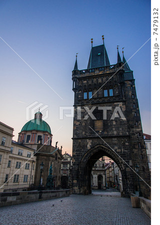 チェコ　プラハ　カレル橋の橋塔 7479132