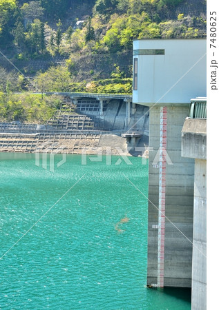 ダム湖(秩父さくら湖) 7480625