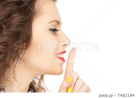 finger on lips 7482194