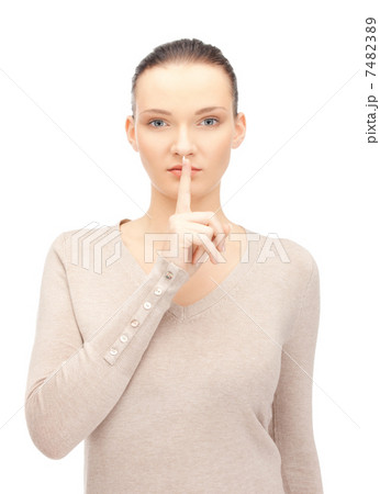 finger on lips 7482389