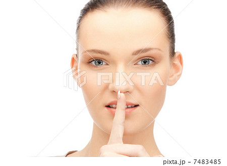 finger on lips 7483485