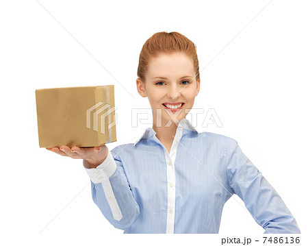 woman with cardboard box 7486136