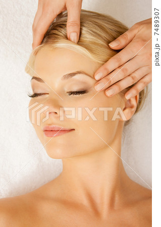 beautiful woman in massage salon 7489307