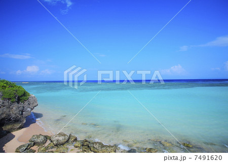 沖縄　波照間島のニシ浜ビーチ 7491620