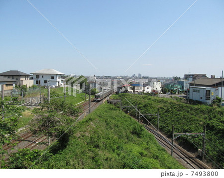 東武東上線　川越市内の住宅地を走る 7493800