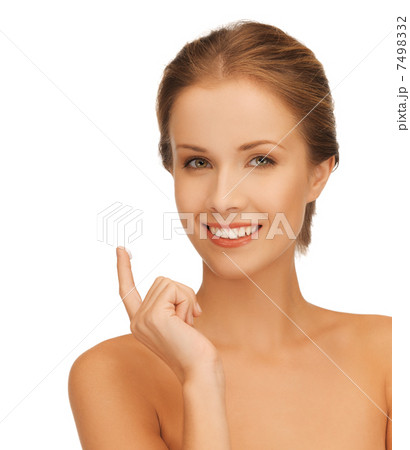 beautiful woman with moisturizing creme drop 7498332