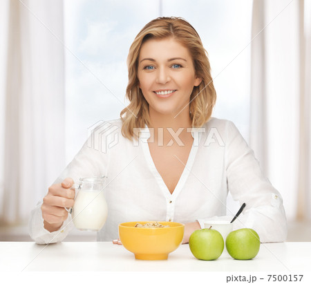 woman with healthy breakfast woman with healthy breakfast 7500157