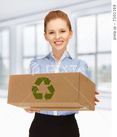 woman with cardboard box 7501169