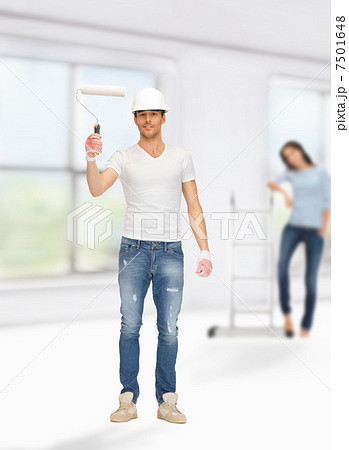 man and woman renovating their home 7501648