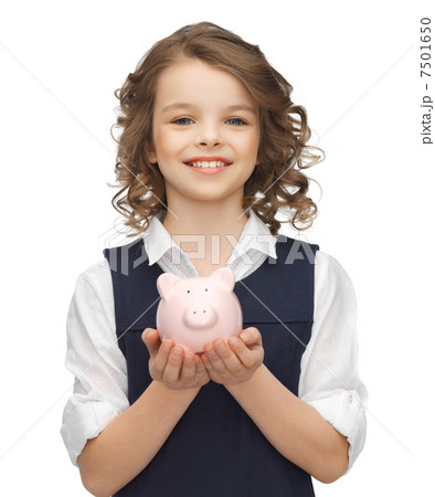girl with piggy bank 7501650