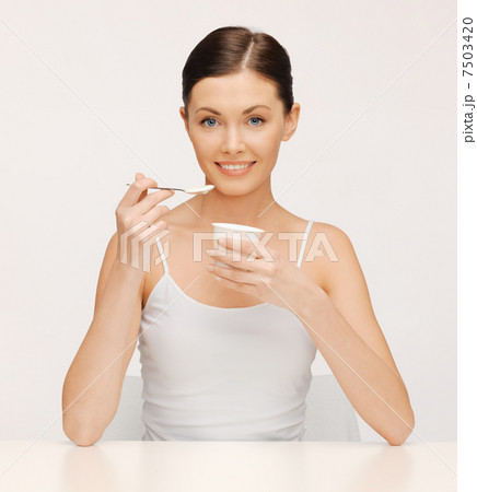 woman with yogurt 7503420