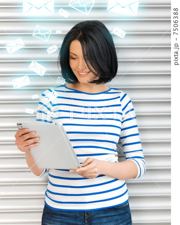 student girl with tablet pc 7506388