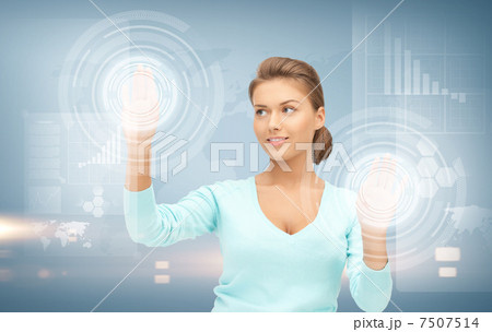 businesswoman working with virtual screens 7507514