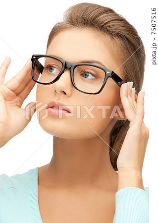 woman with eyeglasses 7507516