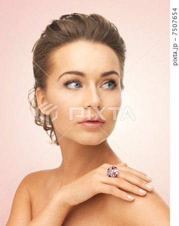 woman with one cocktail ring 7507654