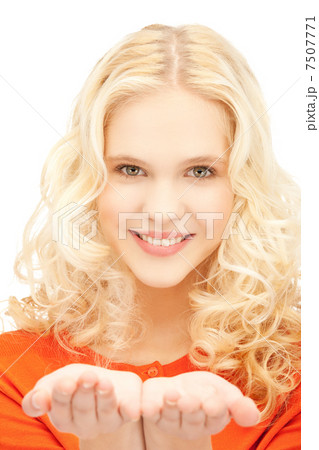 woman with empty hands 7507771